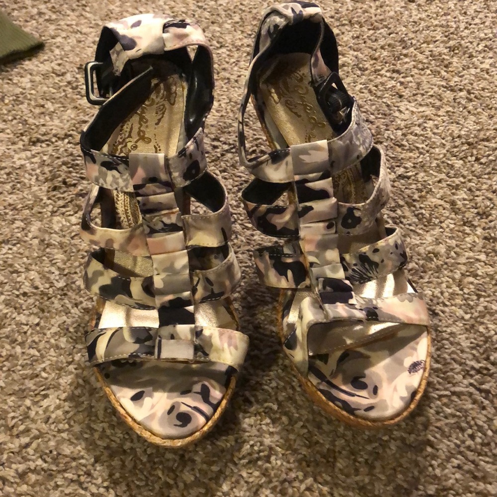 Wedge heels